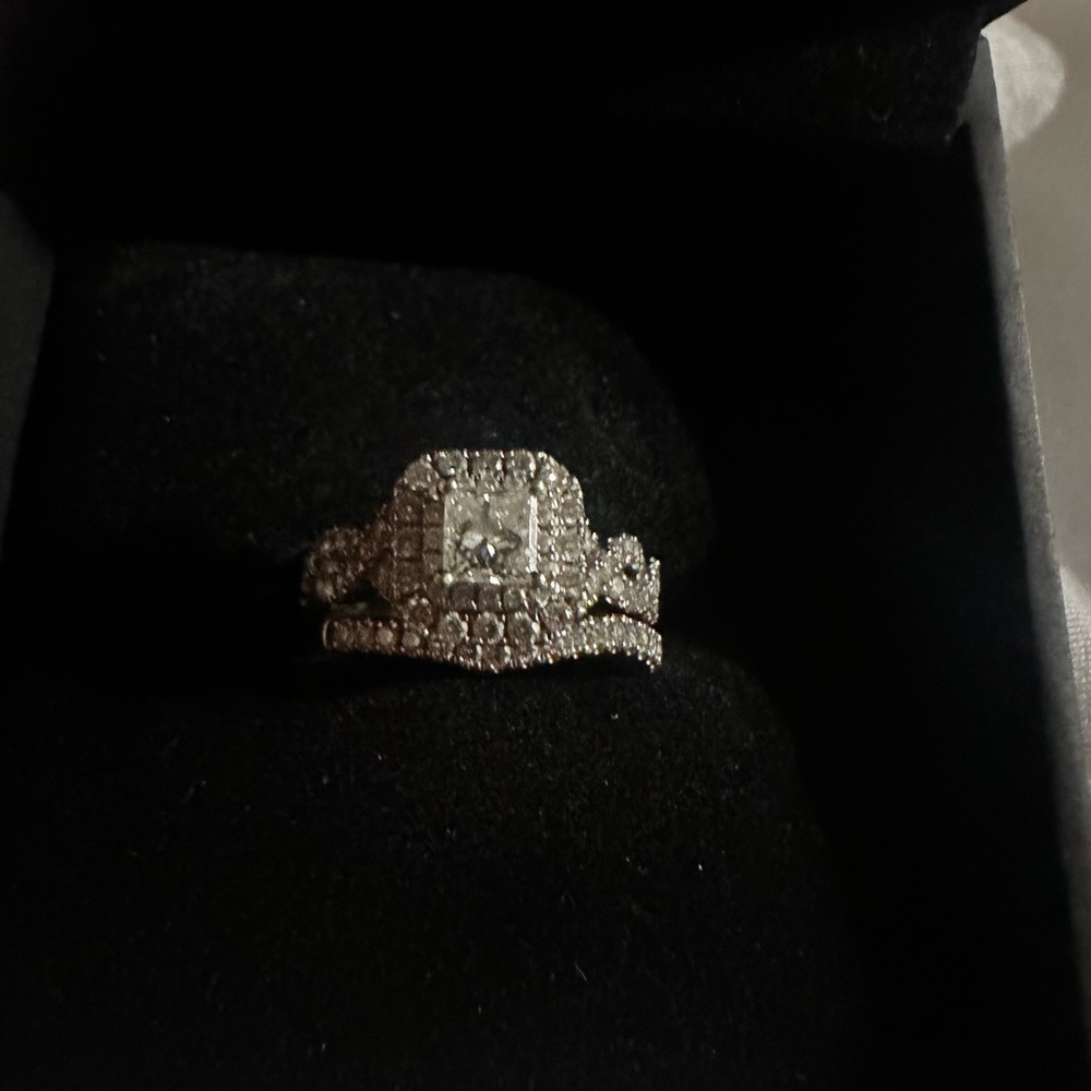 Vera Wang white gold Diamond Ring